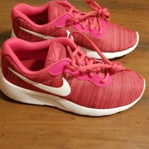 Kids Pink Nike Tanjun Shoes